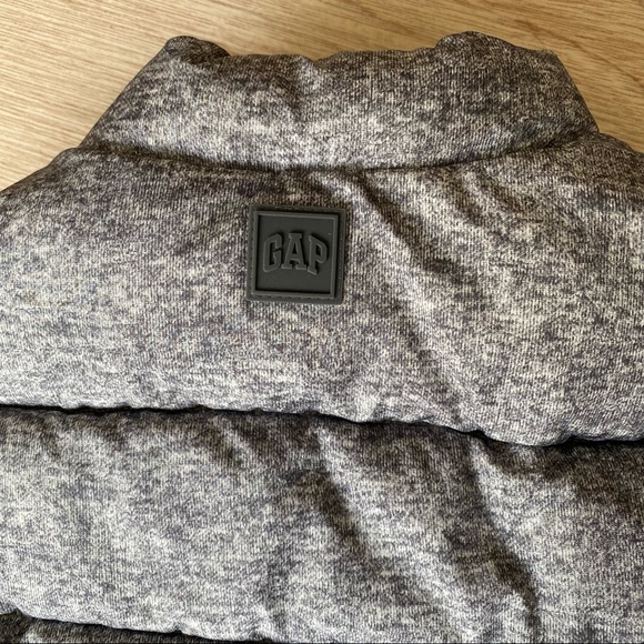 Gap. Grey Primaloft puffer vest. 18-24 months - Picture 8 of 8